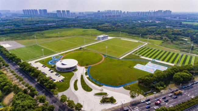 媒体：常州绿茵场藏着纯粹的热爱 足球梦想绽放光彩(图2)