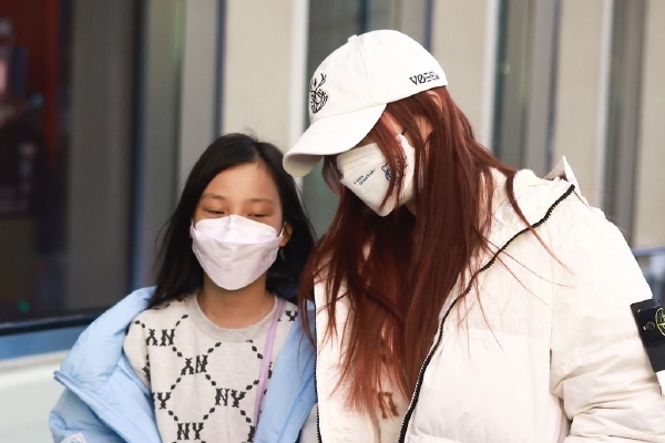 女搡多毛乂乂H电影中的角色塑造与情感表达(图1)