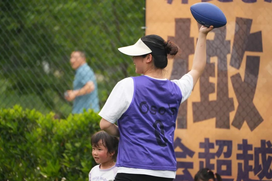 “零基础”也能玩的腰旗橄榄球让亲子家庭尽情“放飞自我”(图8)