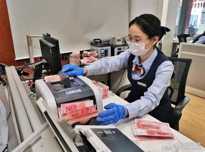 农行利率调整！8月全新利息表10万存法大揭秘最高多赚3倍利息(图1)