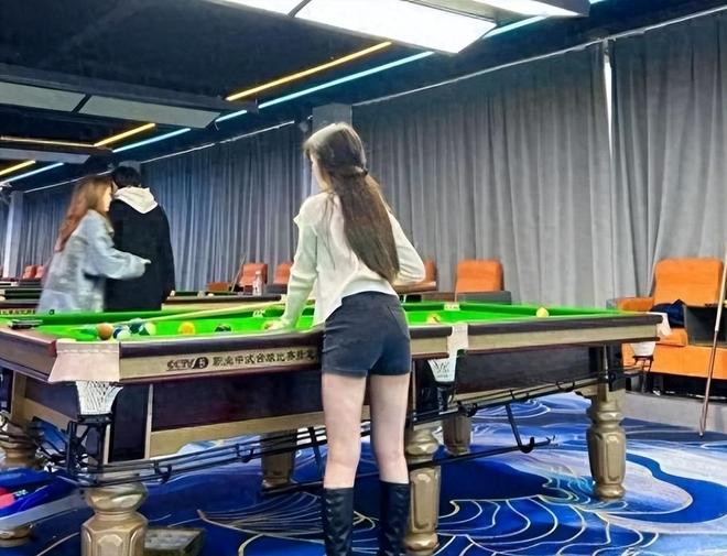 台球厅被曝“特殊服务”包间暗藏玄机美女陪练988包一杆进洞(图18)
