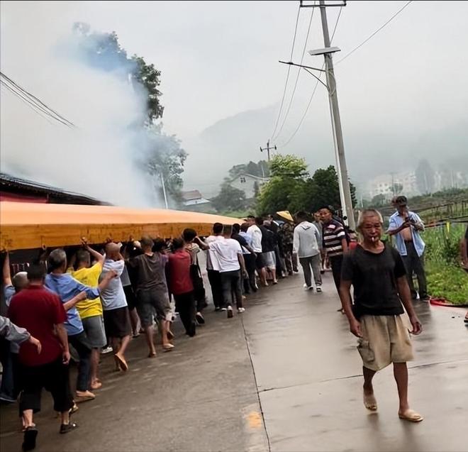 宁输不让外人上船！狮子湾全村凑半船人仍坚持比赛猎德村输麻了(图9)