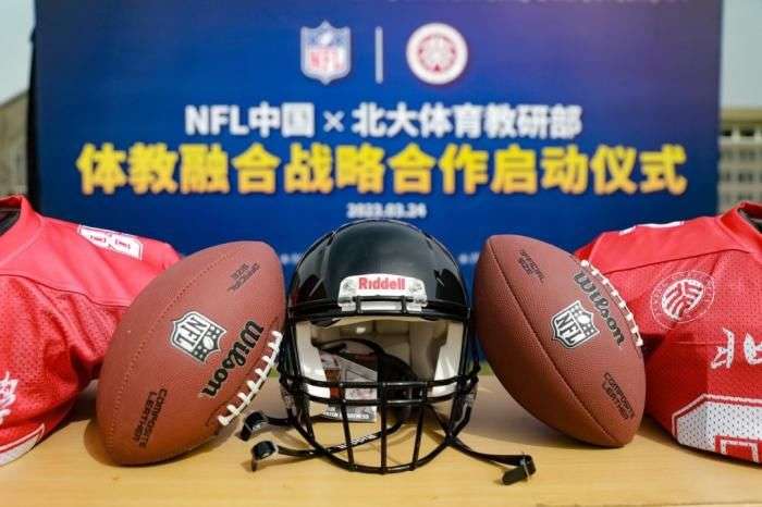 订婚后第二天霉霉未婚夫官宣商业帝国新动作与国民品牌American Eagle推出联名系列！(图1)