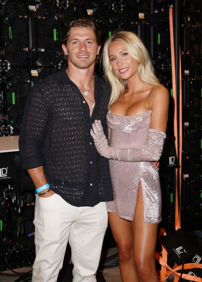 美国网红打脸了！刚直播否认分手转头就被30岁球星狠心抛弃(图1)