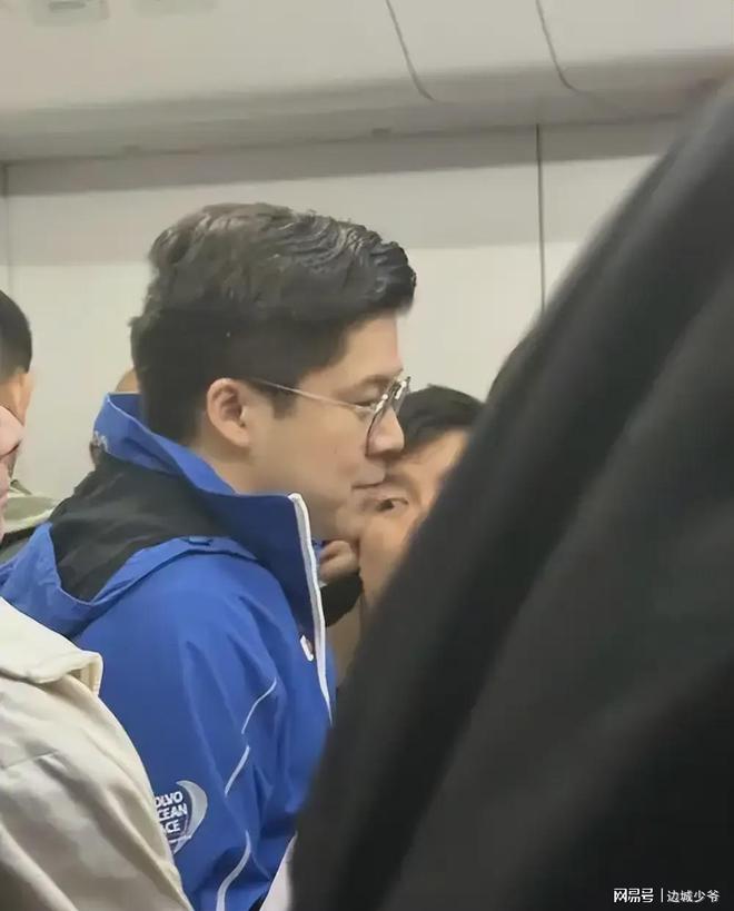 霍启刚又升职了级别很高妻子郭晶晶立了大功！(图3)