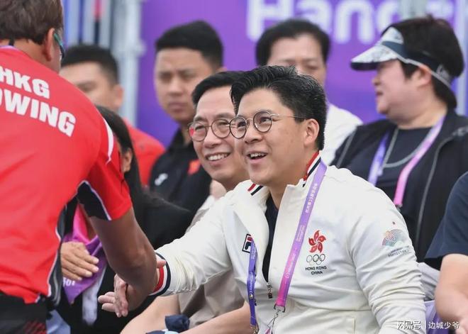 霍启刚又升职了级别很高妻子郭晶晶立了大功！(图8)