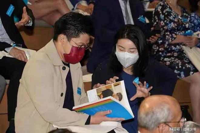 霍启刚又升职了级别很高妻子郭晶晶立了大功！(图13)