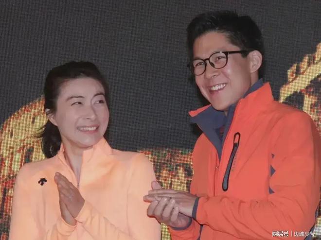 霍启刚又升职了级别很高妻子郭晶晶立了大功！(图11)