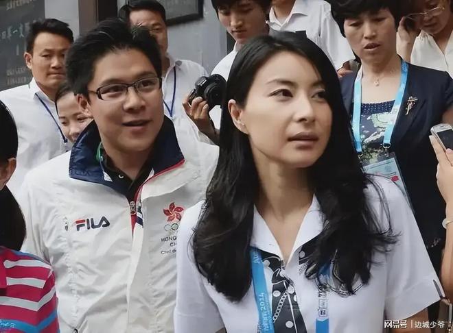 霍启刚又升职了级别很高妻子郭晶晶立了大功！(图14)