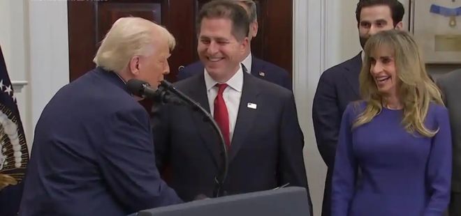 美国为新生儿推“特朗普账户”：投资美股18岁后可提取！戴尔创始人捐62亿美元为2500万儿童“注资”(图1)