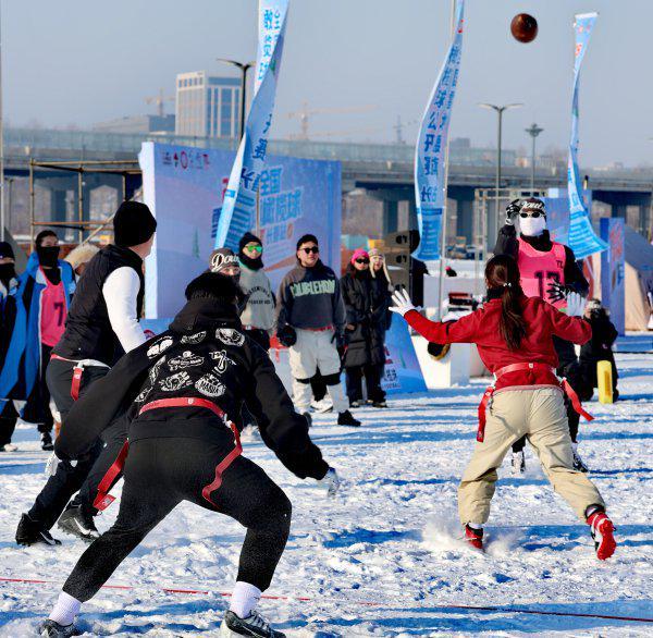 冰雪结合时尚运动全国雪地腰旗橄榄球公开赛（长春站）开赛(图2)