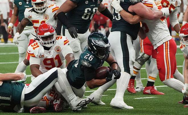 “若美中AI竞赛是场橄榄球赛目前比分24比18”(图2)