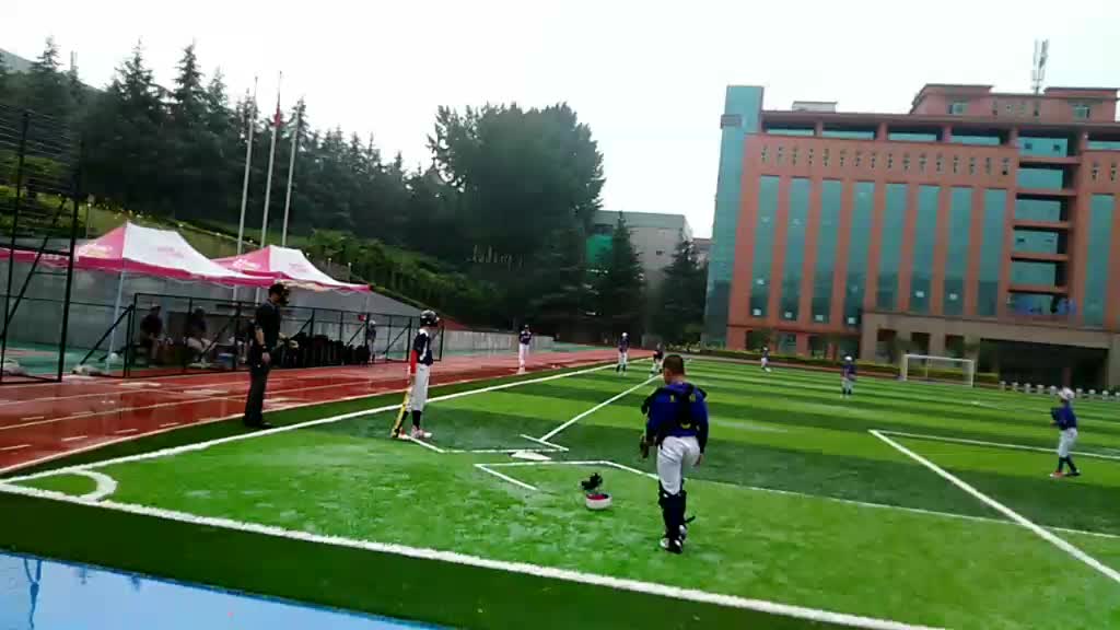 【橄榄球入坑指南】看懂橄榄球比赛转播画面上的标记很重要！ 很多刚入坑的小伙伴还不知道怎么看比赛直播画面上各种各样的图案数字都是什么意思？NFL  超级碗 科普(图1)