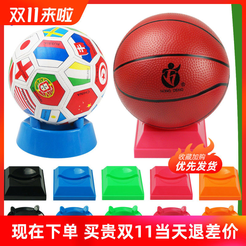 特朗普嘲笑马杜罗模仿舞蹈自爆夫人梅拉尼娅却嫌弃他跳舞(图1)