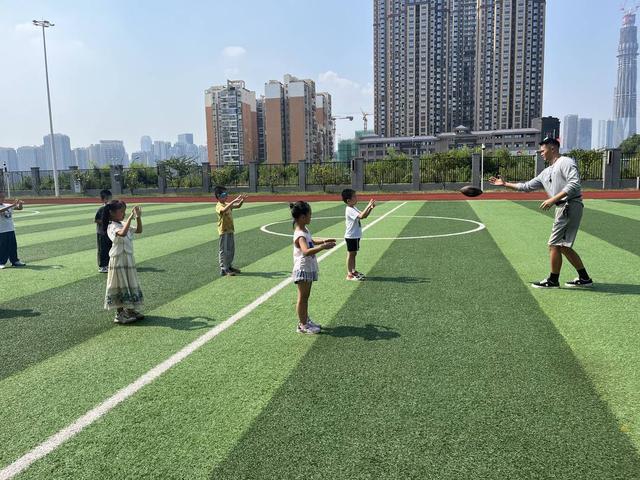 “橄”动青春 世运项目腰旗橄榄球运动走进锦江校园(图3)