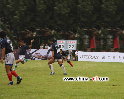 美国橄榄球职业明星球员泰瑞克·希尔在比赛前超速被警察逮捕(图1)