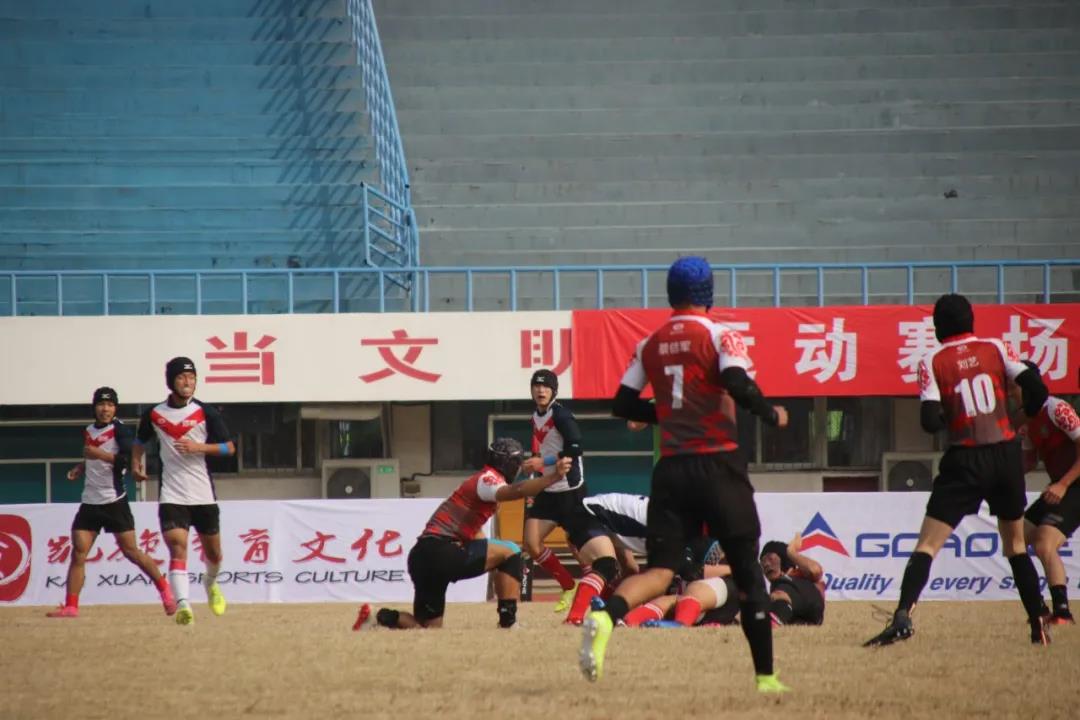 播放量超2亿的视频橄榄球选拔运动员最后才发现特别之处！(图1)