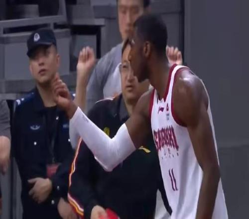 广东多名球员受伤迪亚洛将被追加处罚潘江指导被网友群嘲(图5)