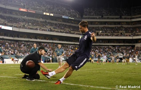 榆迪海滩枪击案：澳大利亚橄榄球界深受打击绝对传奇遇袭身亡(图1)