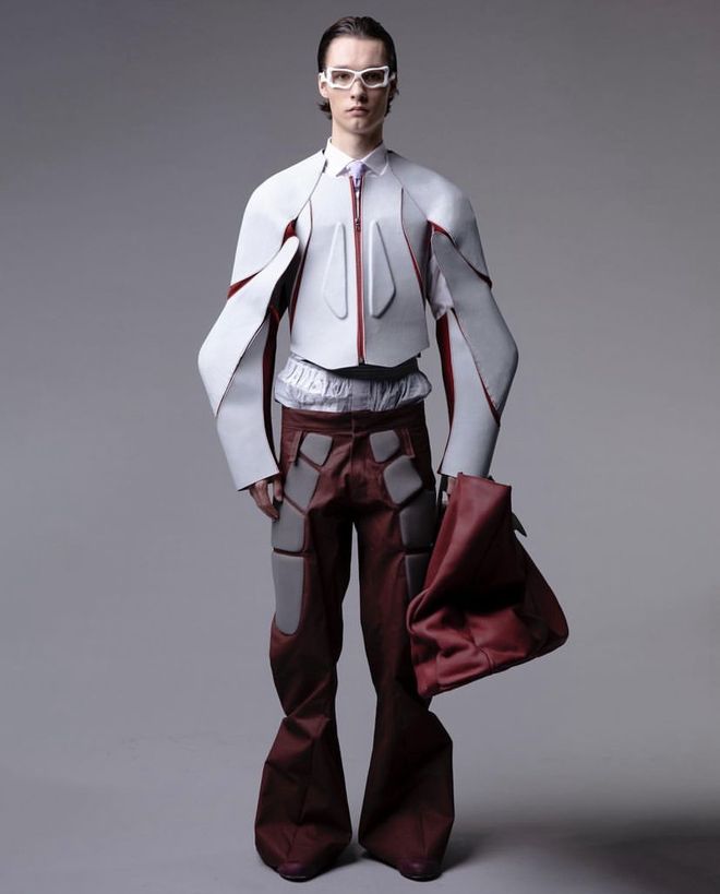 Ye与Travis Scott轮番诠释“橄榄球胸甲”或成今秋最火单品？(图18)