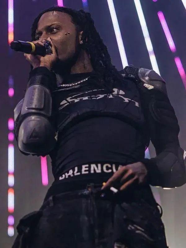 Ye与Travis Scott轮番诠释“橄榄球胸甲”或成今秋最火单品？(图24)