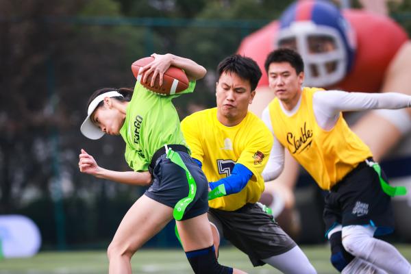 英国凯特王妃在安德鲁被捕后的首次公开露面出席橄榄球赛事(图1)