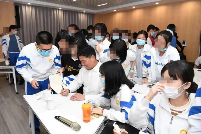 中国女足领队、中国敢懒协会主席表哥威胁举报人：“你等着S吧！”(图3)