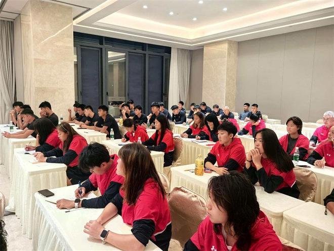 中国腰旗橄榄球队深入学习贺电精神(图2)