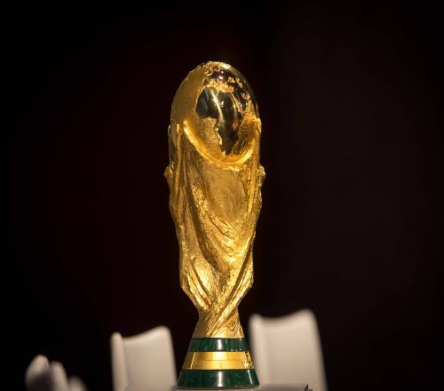 效仿美式橄榄球或篮球TA：FIFA允许今夏世界杯补水时插播广告(图1)