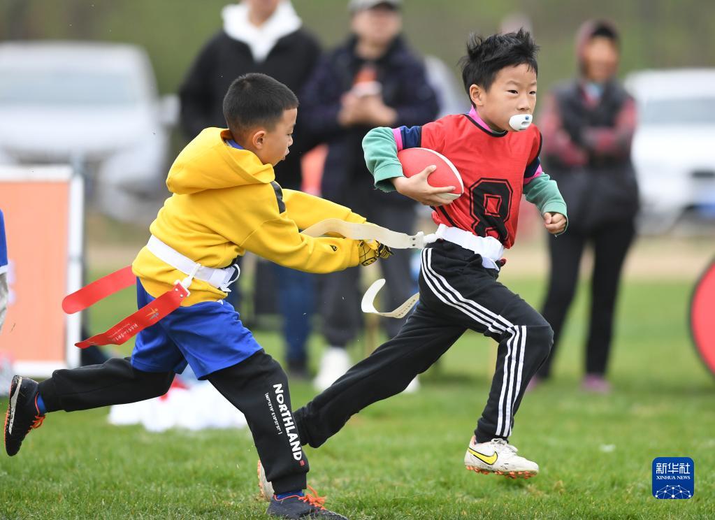 腰旗橄榄球架起中美青年交流之桥(图1)