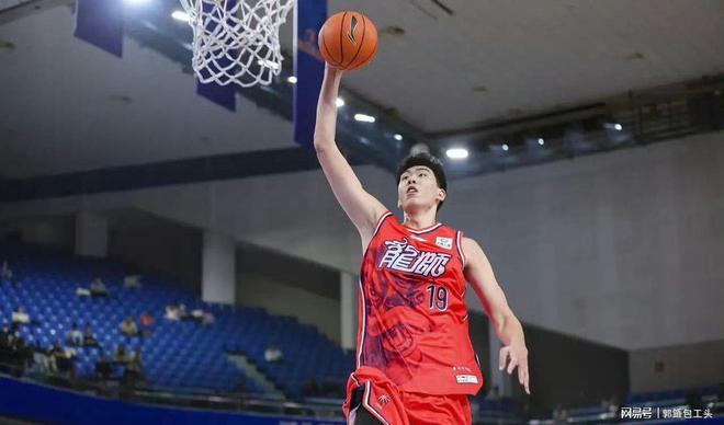 CBA常规赛两大毫无悬念奖项徐昕大荒囚天指指出光明未来！(图1)