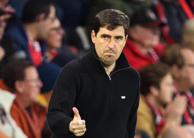 前队友：伊劳拉球员时代就像隐形教练他说退役后就开书店(图3)