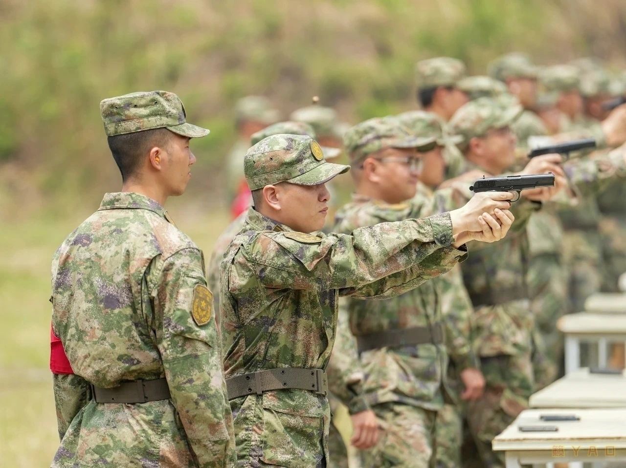 一周军评：年终岁尾话“哭穷”-扬基(图1)